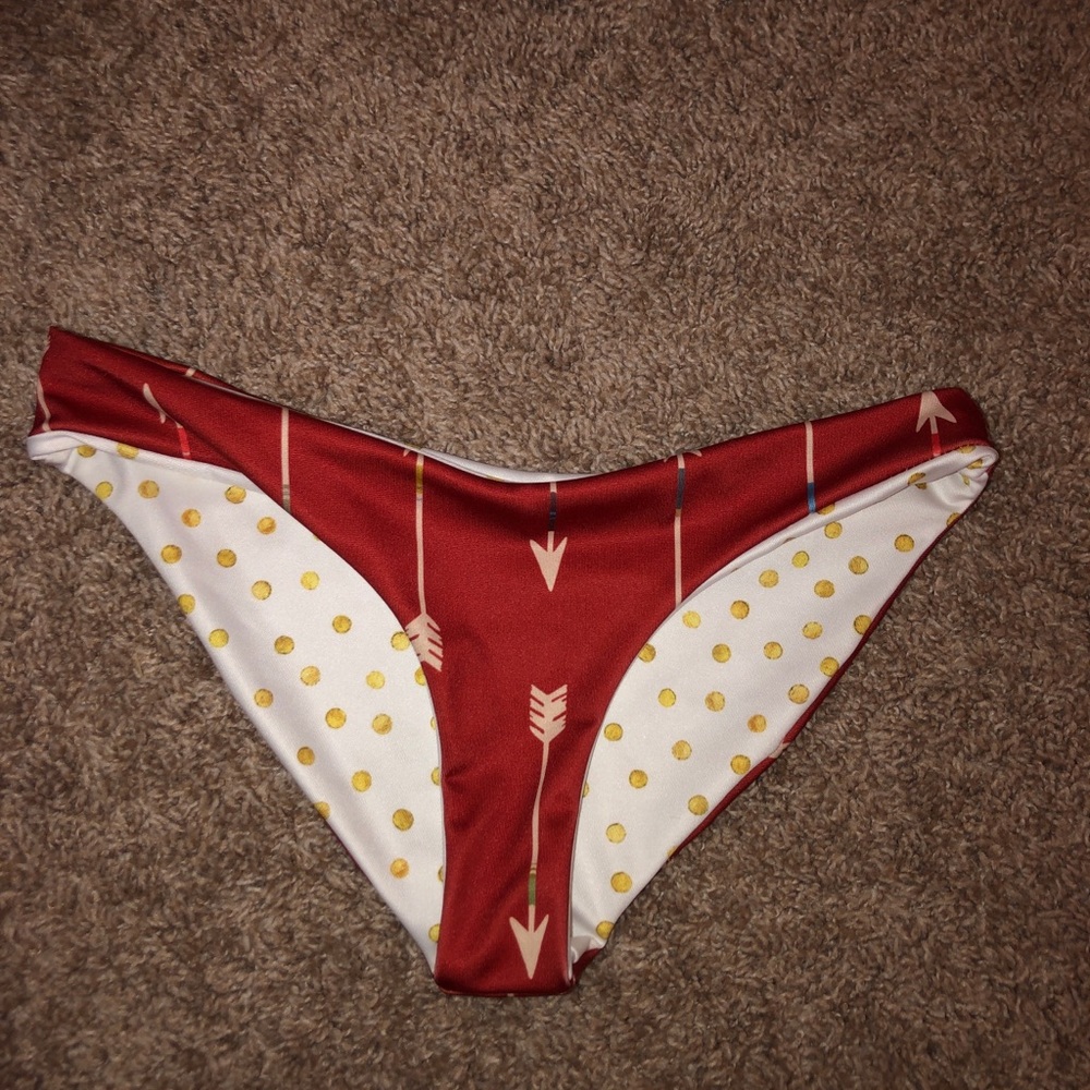 Swimsuit top: SUPER CUTE AND UNIQUE